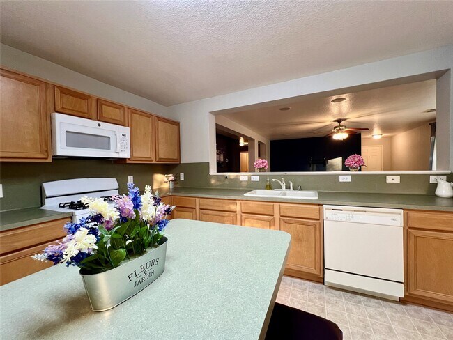 Building Photo - 16750 Bending Creek Ln