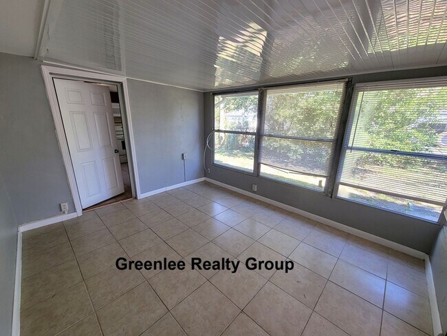 Building Photo - 4542-Grand