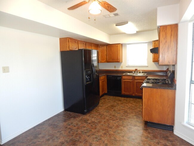 Building Photo - 1613 Bobby Lee Dr