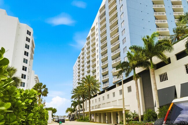Building Photo - 1551 N Flagler Dr