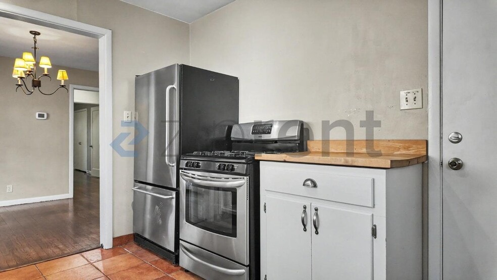 Building Photo - Unit
