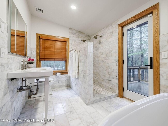 Building Photo - 10 Purdy Hollow Rd