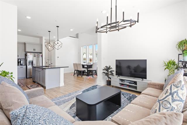 Building Photo - 2532 Campden Mews