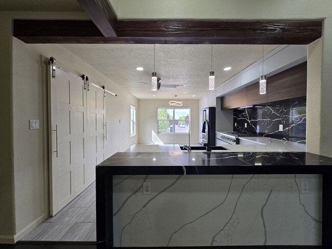 Building Photo - 7250 Via Verde