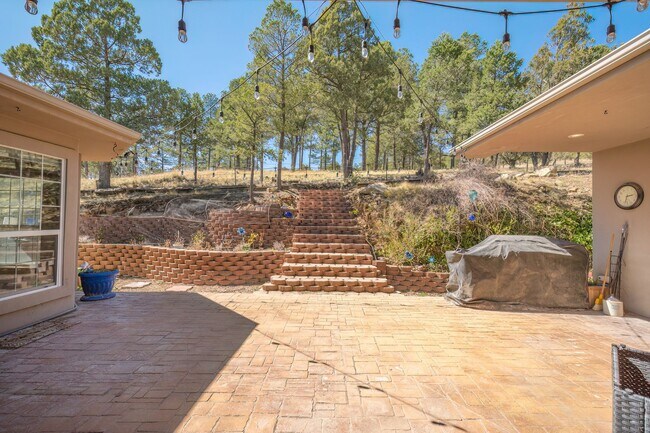 Building Photo - 111 Coker Ln