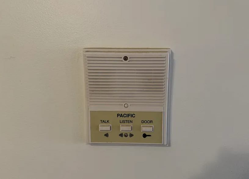 Building Photo - 3 Atram hall