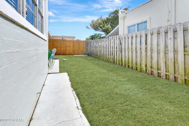 Building Photo - 518 Hillside Ave
