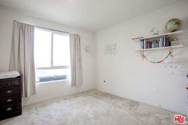 Building Photo - 12655 Bluff Creek Dr