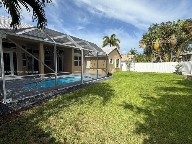 Building Photo - 807 Heritage Dr