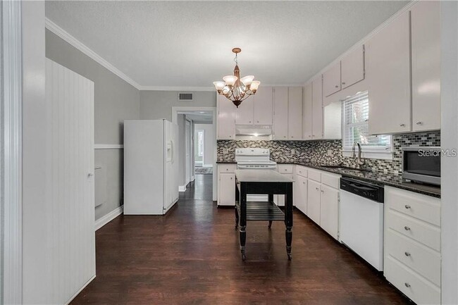 Building Photo - 728 N Summerlin Ave