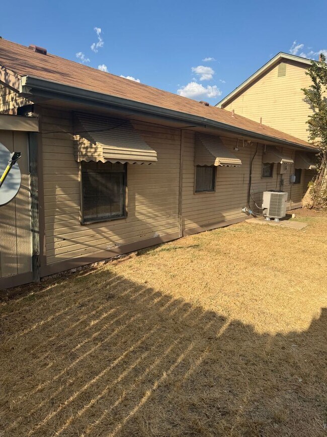 Building Photo - 1116 NW 52nd Cir