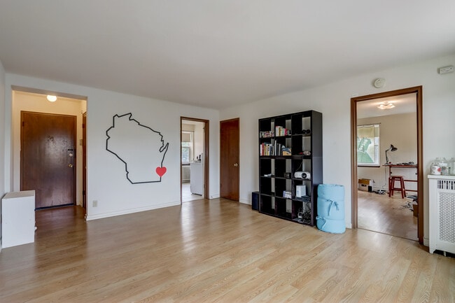 Building Photo - Becher Apartments