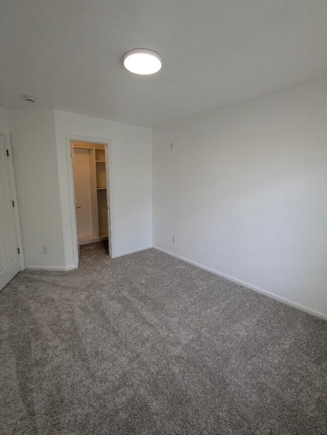 Building Photo - 1235 S Flatrock Cir