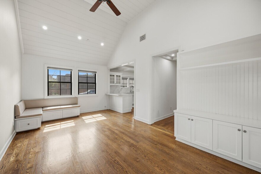 Building Photo - Beautiful Two-Story Burbank Home with Pool, Hardwood Floors & Guest House