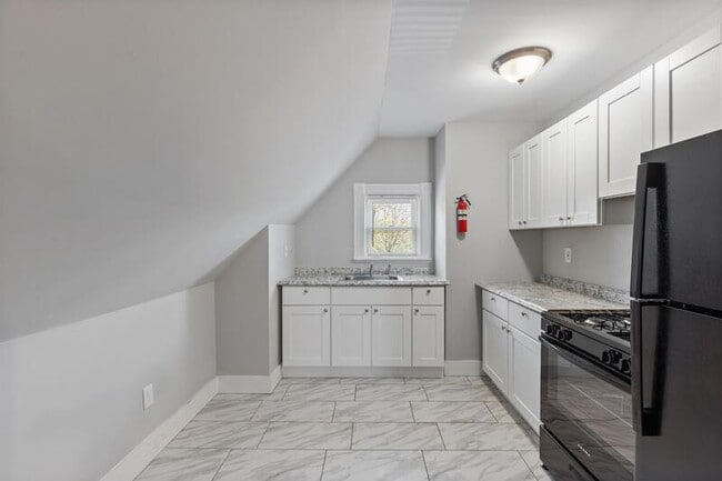 Building Photo - 5821 Royal Oak Ave