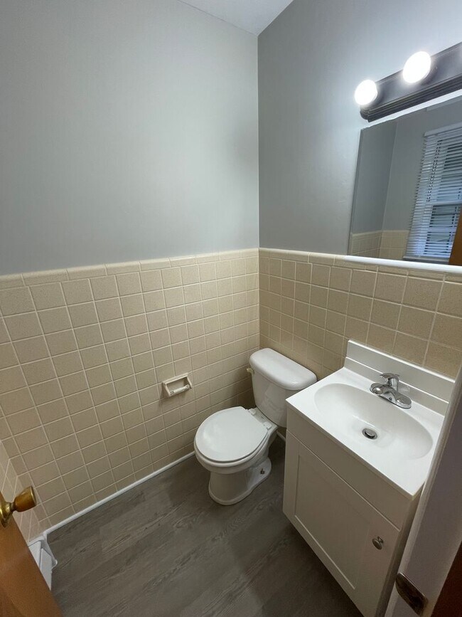 Building Photo - Three Bedroom Single Family Home in the Co...