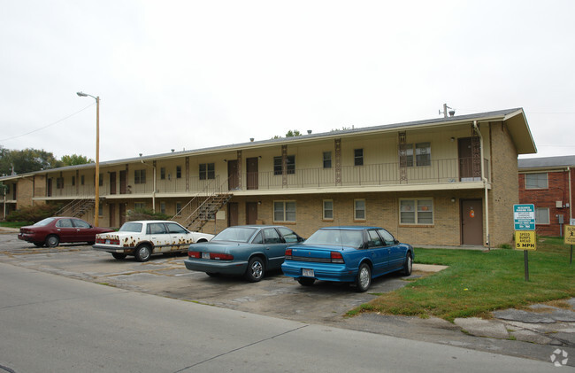 Primary Photo - Bellevue Gardens Apartments