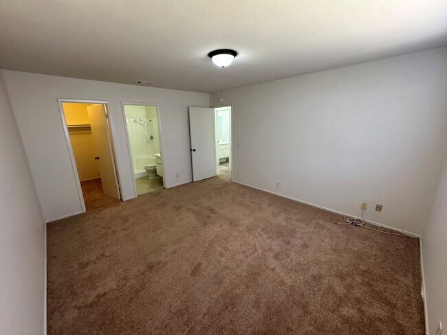 Building Photo - East Ventura Duplex – 2 Bedroom, 1.75 Bath...