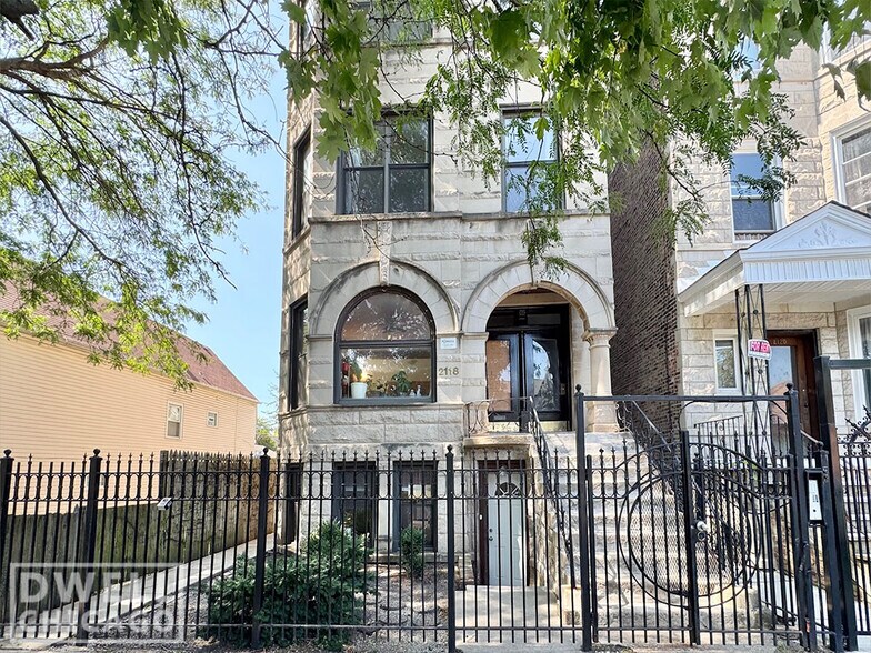 Building Photo - 2120 N Whipple St