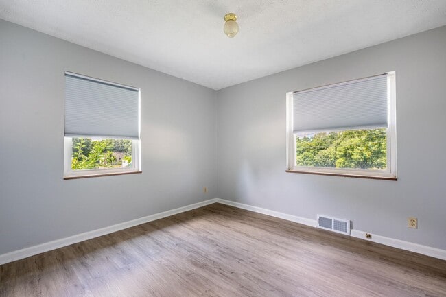 Building Photo - Beautiful Duplex