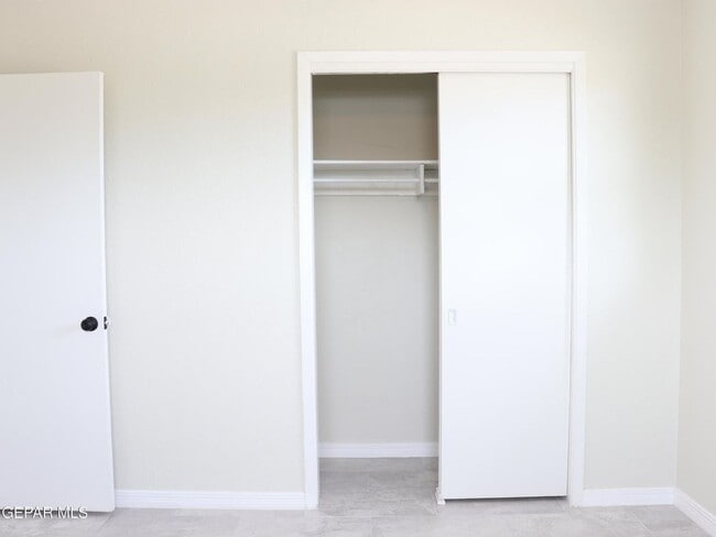 Building Photo - Beautiful 3 bed/2 baths and more for RENT