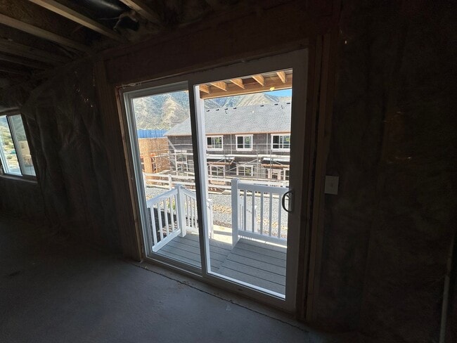 Building Photo - 5260 Acacia Dr