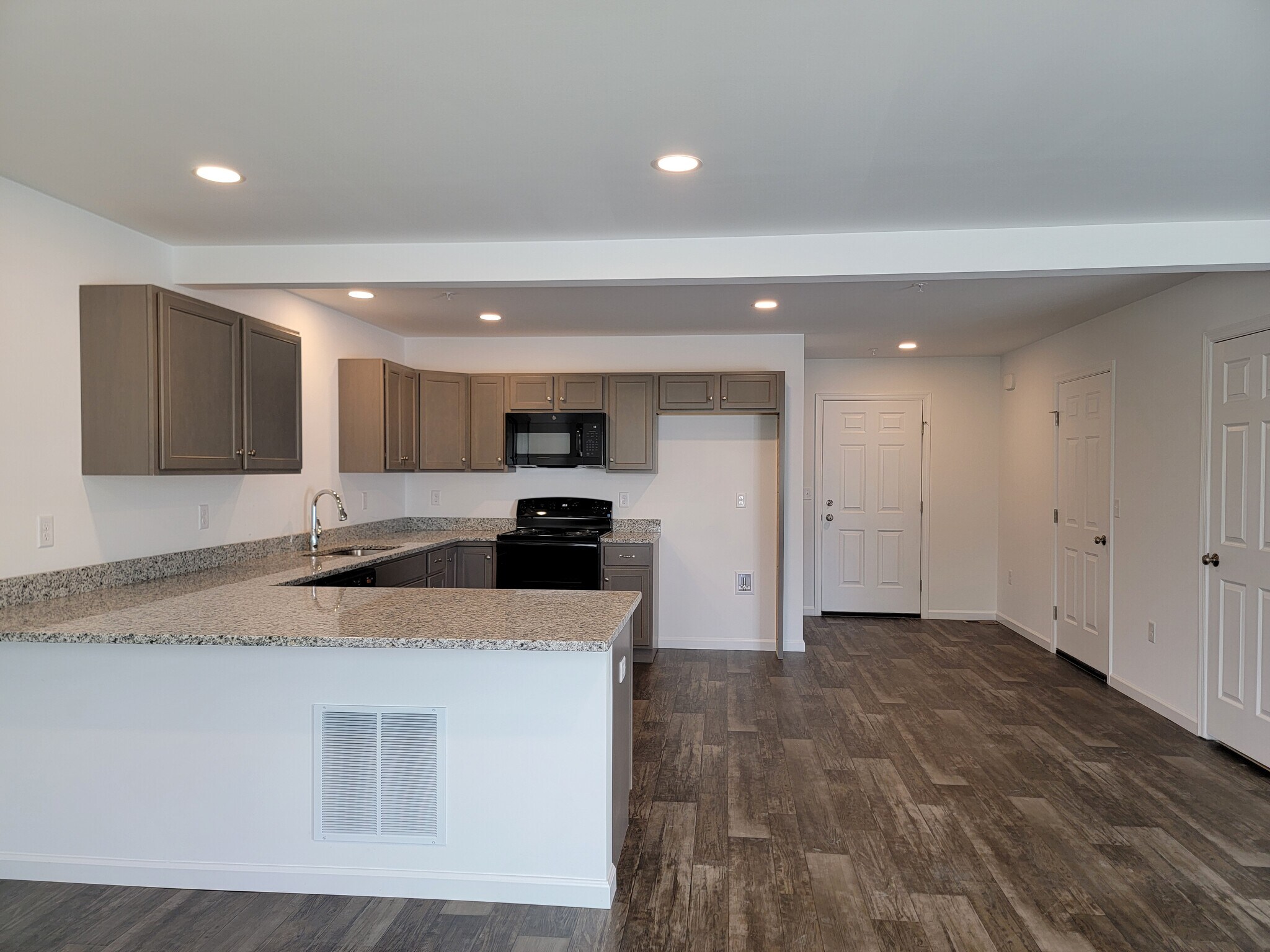 Building Photo - 130 Robert Cir