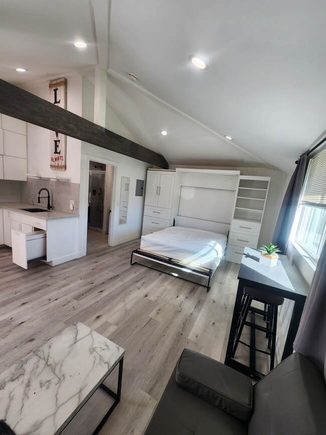 Building Photo - 6307 Calvin Ave