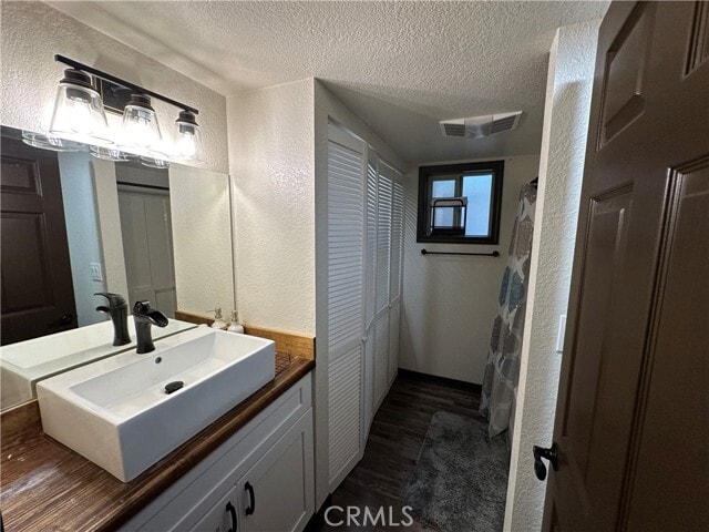 Building Photo - 23878 Lakeview Dr