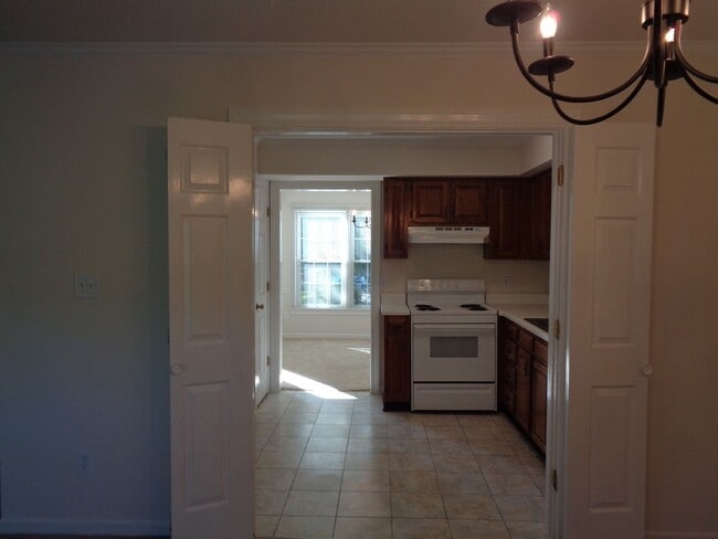 Building Photo - Peacehaven/Sherwood Forest Townhouse