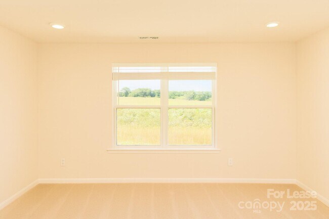 Building Photo - 6010 Walkers Run Dr