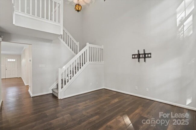 Building Photo - 9022 Roseton Ln