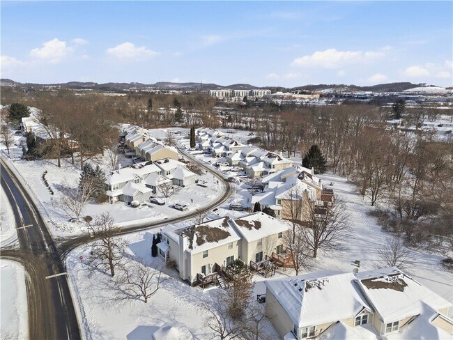 Building Photo - 217 Clearbrook Ct