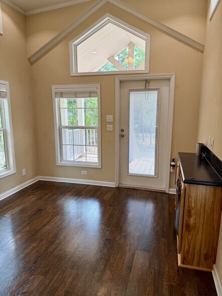 Building Photo - 17398 Countrywood