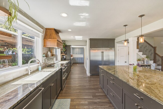 Building Photo - Bright & Spacious 4-Bedroom Haven Just Minutes from Leavenworth Village