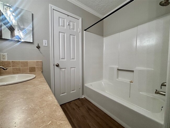 Building Photo - 2030 Plantation Dr