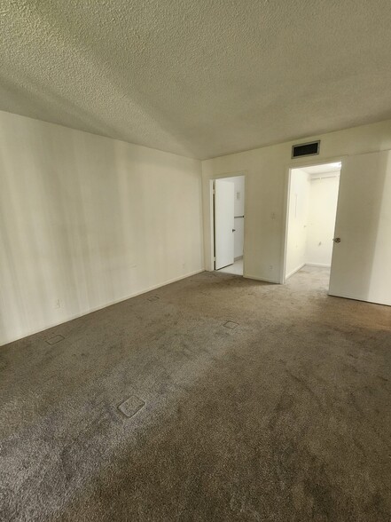 Building Photo - 3341 NW 47th Ter
