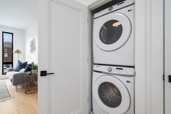 Building Photo - 10 Brinkerhoff St