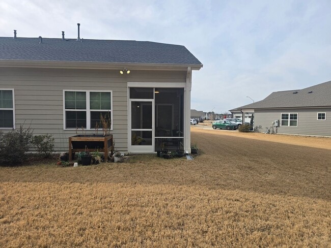 Building Photo - The Perfect Resort-Style Living in Auburn Village!