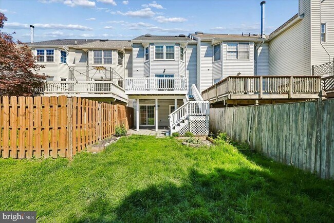 Building Photo - 6630 Commodore Ct