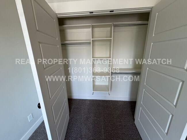 Building Photo - 651 E Nikita Cv