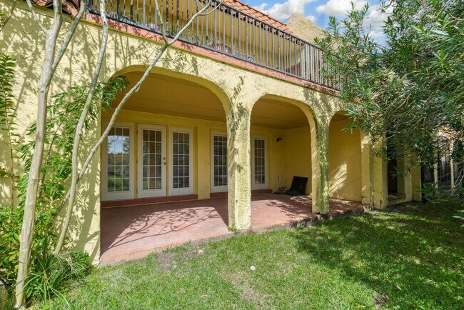 Building Photo - 3918 La Mirada Dr N