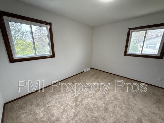 Building Photo - 8150 S 88th St