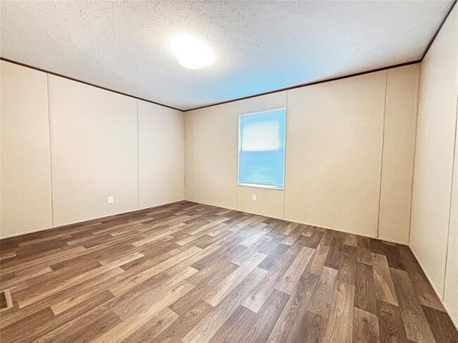 Building Photo - 300 Cherokee Ln