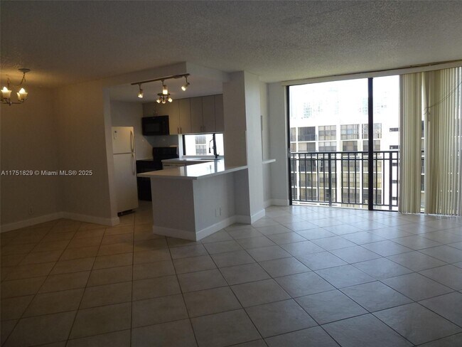 Building Photo - 17021 N Bay Rd