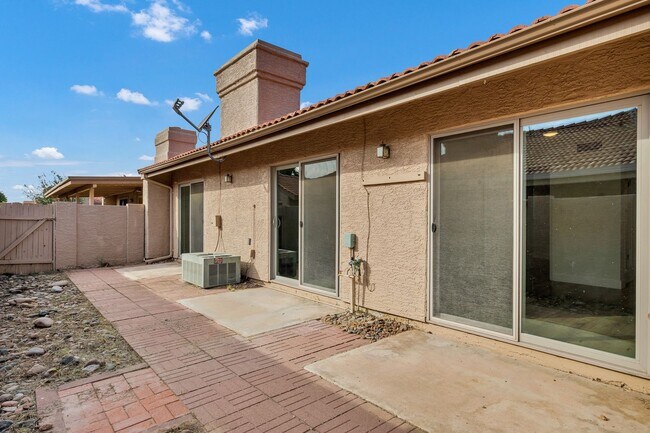 Building Photo - 2/2