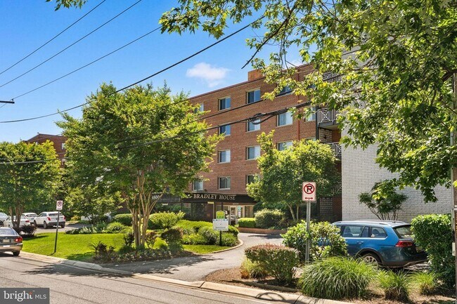 Building Photo - 4800 Chevy Chase Dr