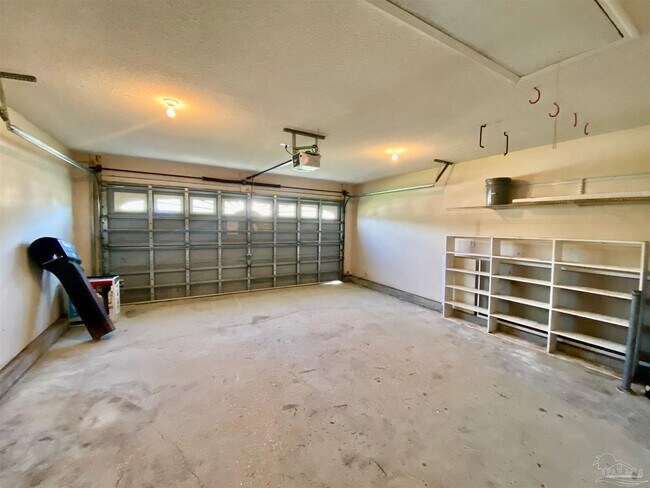 Building Photo - 1550 Oakhill Rd