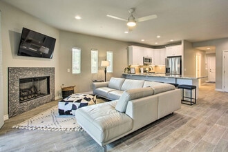 Building Photo - 6145 E Cave Creek Rd