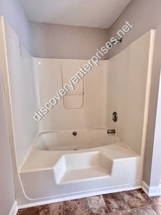 Building Photo - 3/2.5 in College Park! 1st month's rent FREE with 13-month lease!!